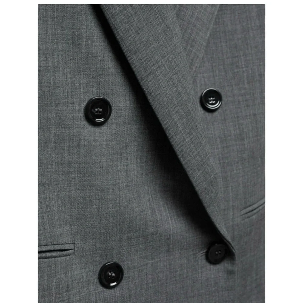 MANGO Gray Double-Breasted
Cropped Blazer, Size S. - Picture 4 of 15